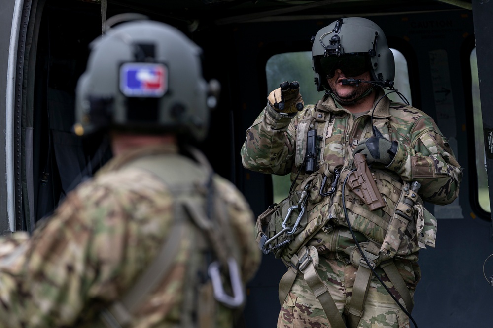 New Jersey MEDEVAC Supports Combat Lifesaver Course