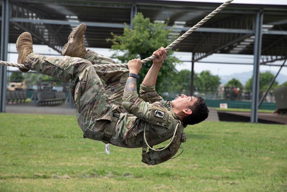 SETAF-AF Best Warrior and Squad competitors conquer the Del Din obstacle course