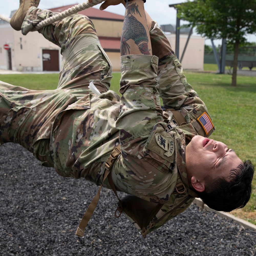 SETAF-AF Best Warrior and Squad competitors conquer the Del Din obstacle course