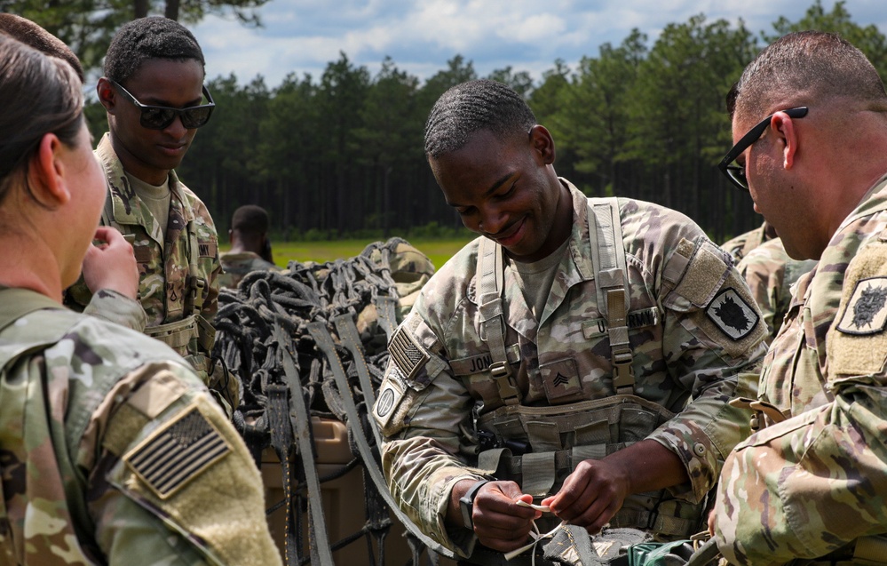 50th Expeditionary Signal Battalion-Enhanced, 35th Corps Signal Brigade conducts sling load operations