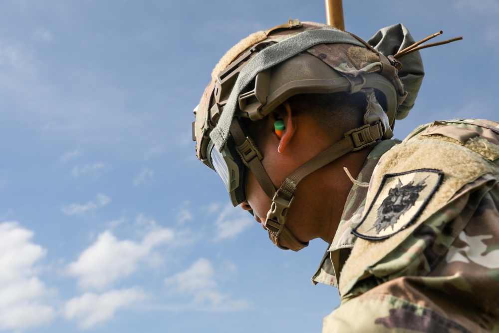 50th Expeditionary Signal Battalion-Enhanced, 35th Corps Signal Brigade conducts sling load operations