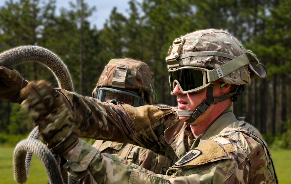 50th Expeditionary Signal Battalion-Enhanced, 35th Corps Signal Brigade conducts sling load operations