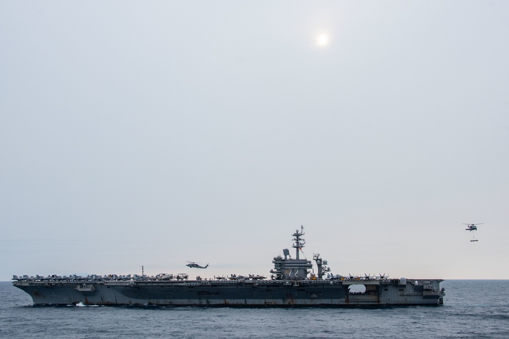 USS Ronald Reagan (CVN 76) Conducts a Vertical Replenishment with USS Abraham Lincoln (CVN 72)