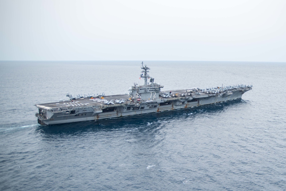 USS Ronald Reagan (CVN 76) Conducts a Vertical Replenishment with USS Abraham Lincoln (CVN 72)