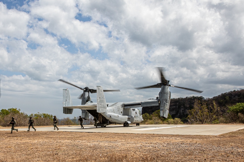 DVIDS - Images - 1st SFG (A) trains with Armed Forces of the ...