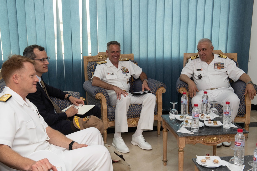 Adm. Burke Visits PE22