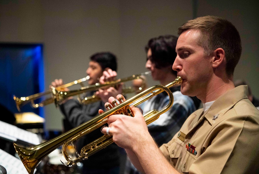 Navy Band Northwest Performs at Auburn High School