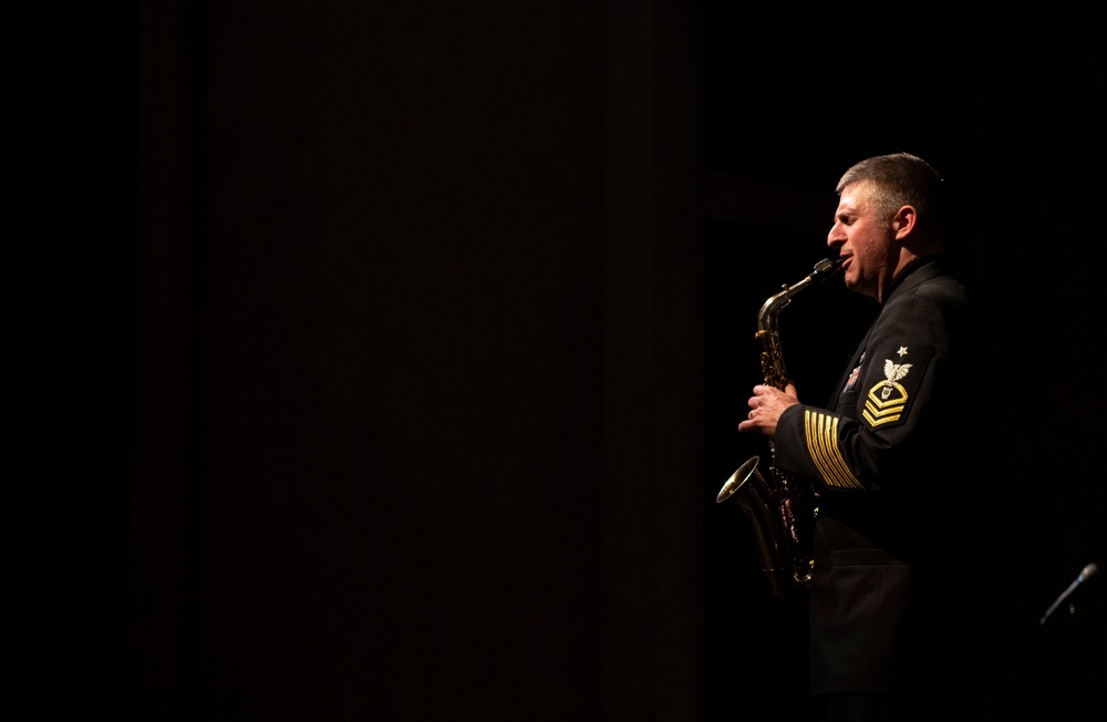 Navy Band Northwest Performs at Auburn High School