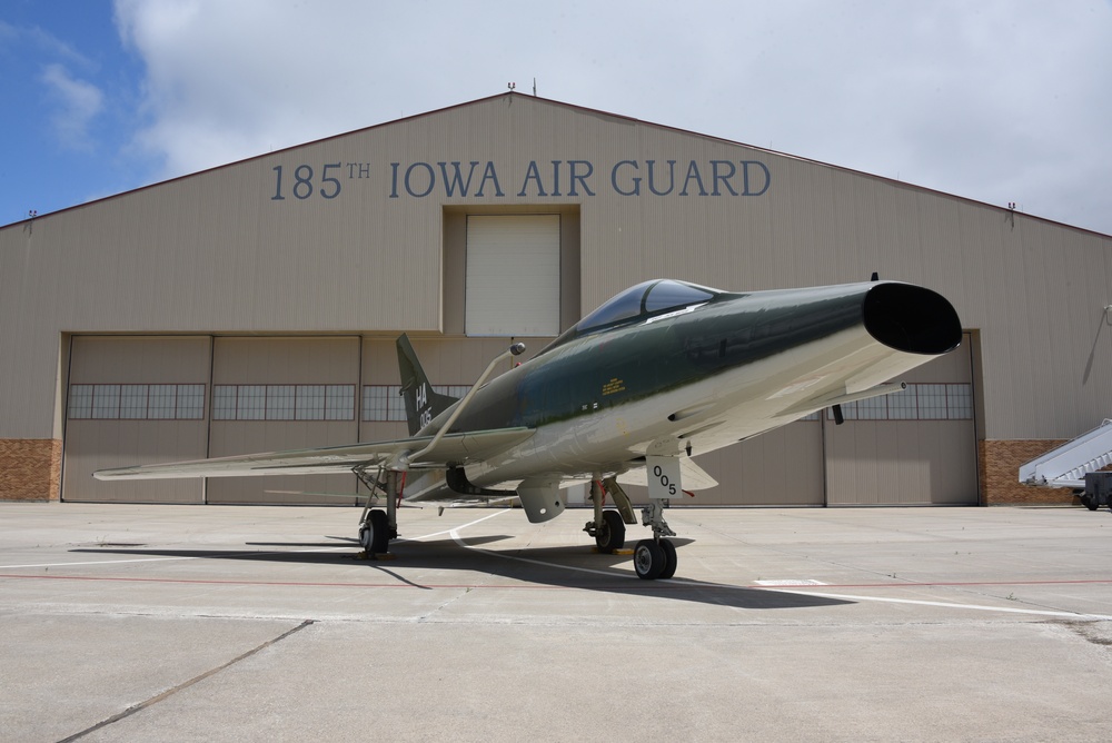 Iowa F-100 Super Sabre