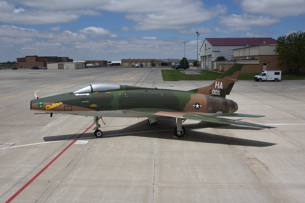 Iowa F-100