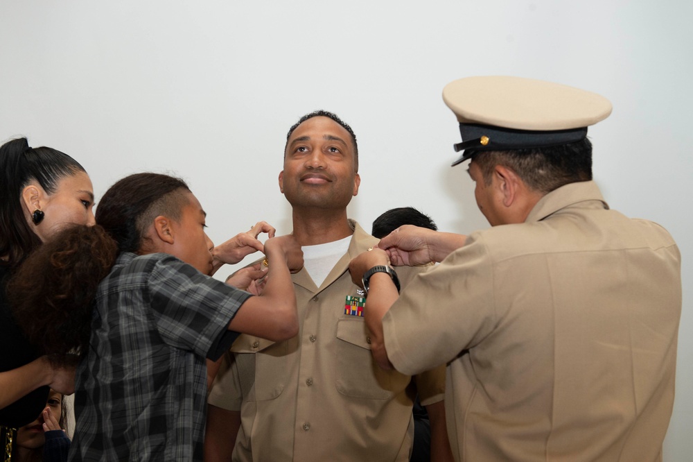 USS Carl Vinson (CVN 70) Holds Pinning Ceremony