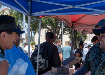 Sailors and Marines volunteer at VA Hospital during LAFW