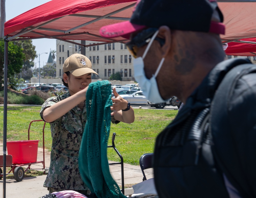 USS Essex Sailors volunteer at Veterans Affairs hospital