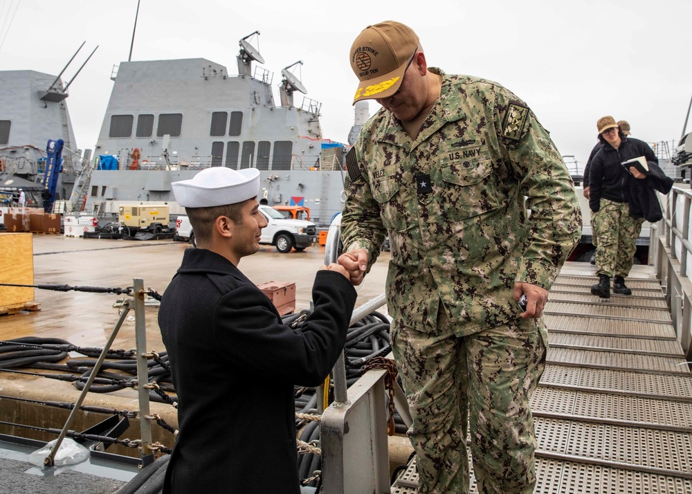Rear Adm. Dennis Velez Visits USS Nitze
