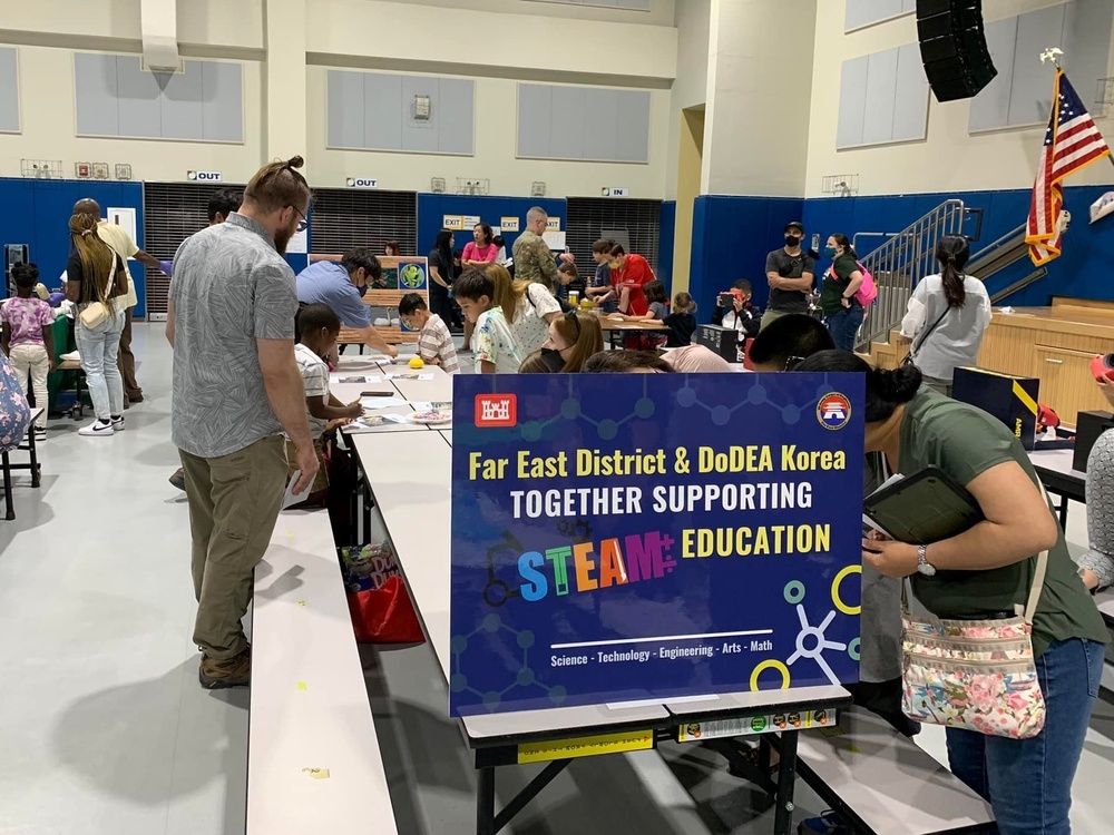 Far East District employees meet future engineers and scientists in STEAM events at Humphreys elementary schools
