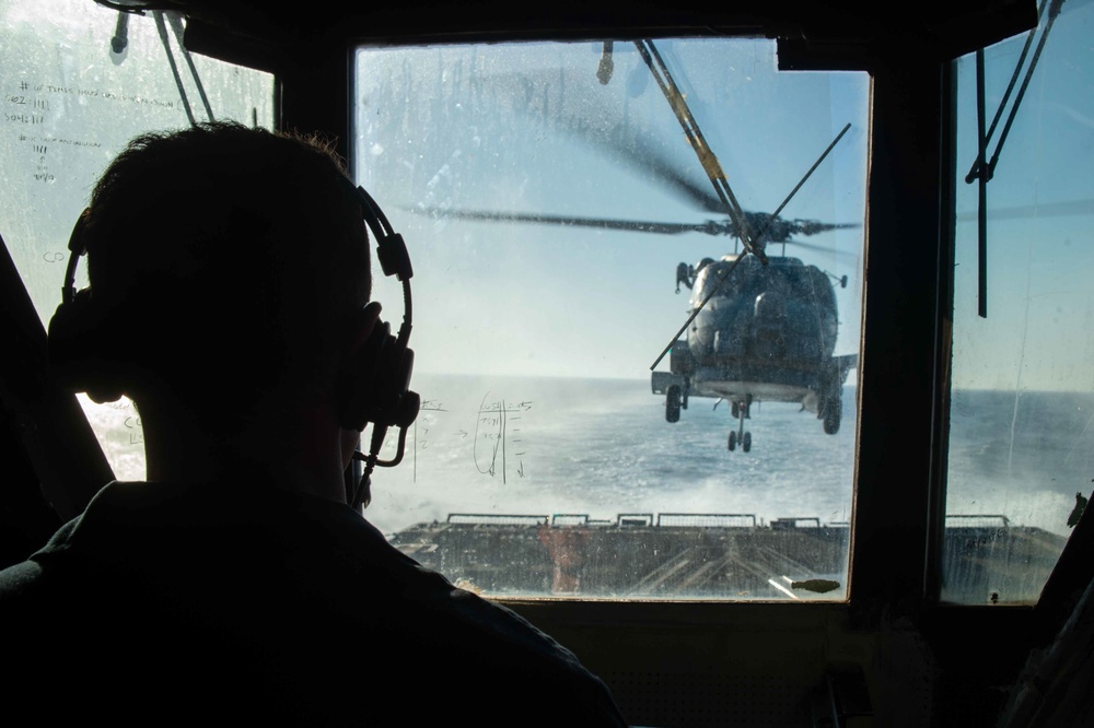 USS Jason Dunham (DDG 109) Conducts Flight Operations