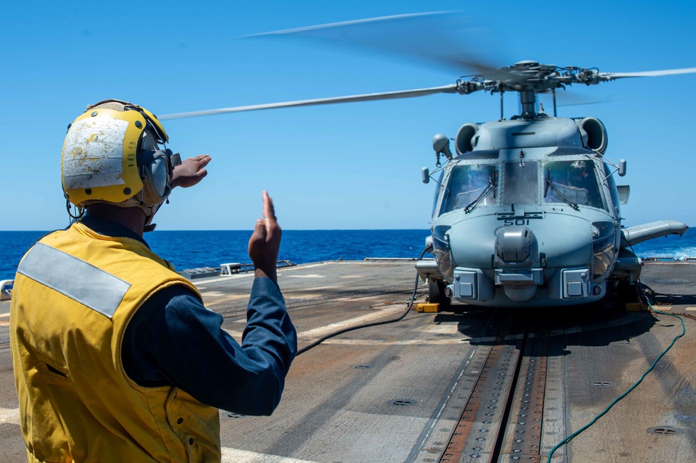 USS Jason Dunham (DDG 109) Conducts Flight Operations