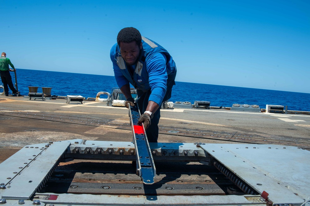 USS Jason Dunham (DDG 109) Conducts Flight Operations