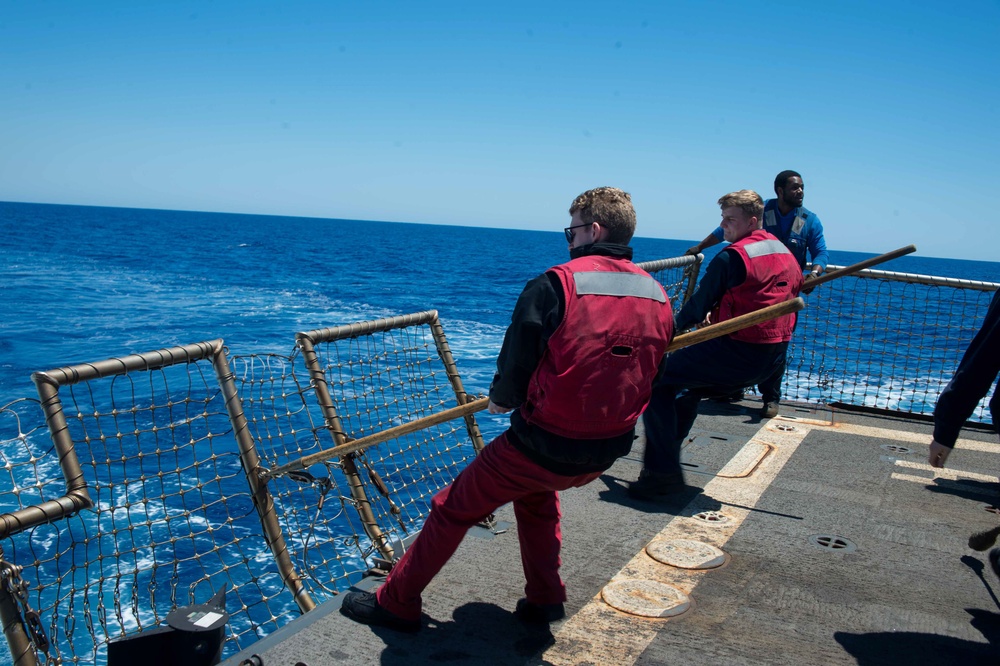 USS Jason Dunham (DDG 109) Conducts Flight Operations