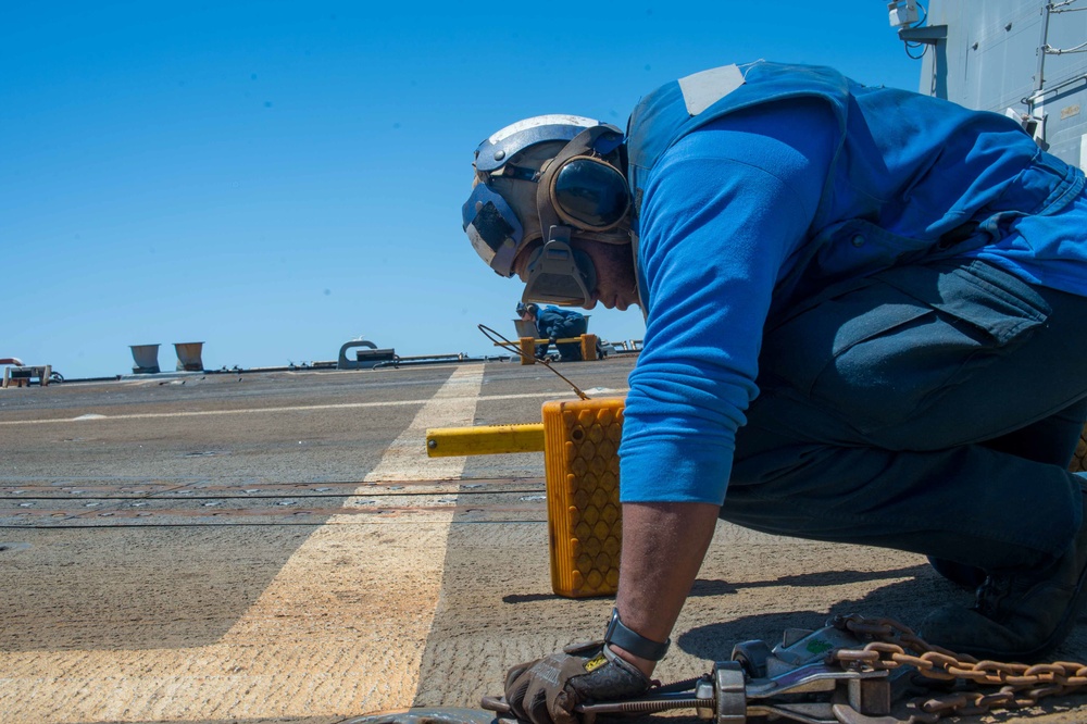 USS Jason Dunham (DDG 109) Conducts Flight Operations