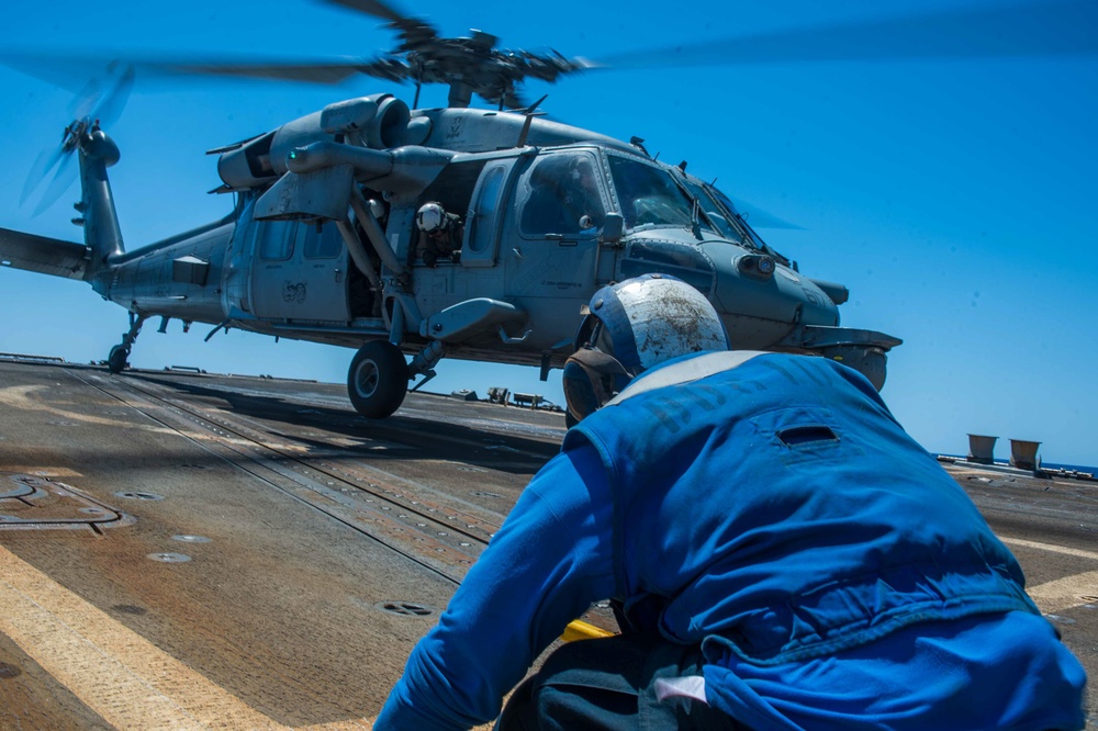 USS Jason Dunham (DDG 109) Conducts Flight Operations