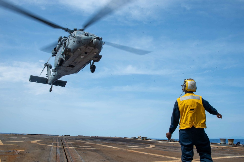 USS Jason Dunham (DDG 109) Conducts Flight Operations