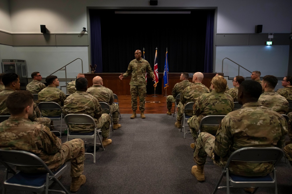 Brig. Gen. Collins visits 501 CSW