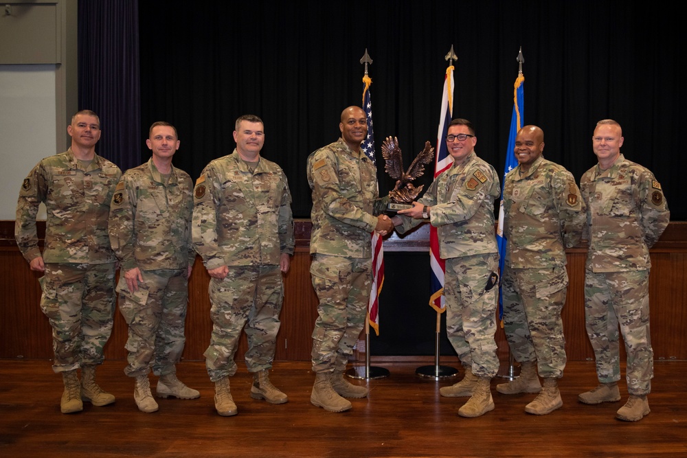 Brig. Gen. Collins visits 501 CSW