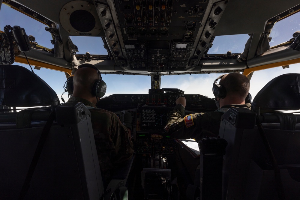 C-5M Super Galaxy refueling