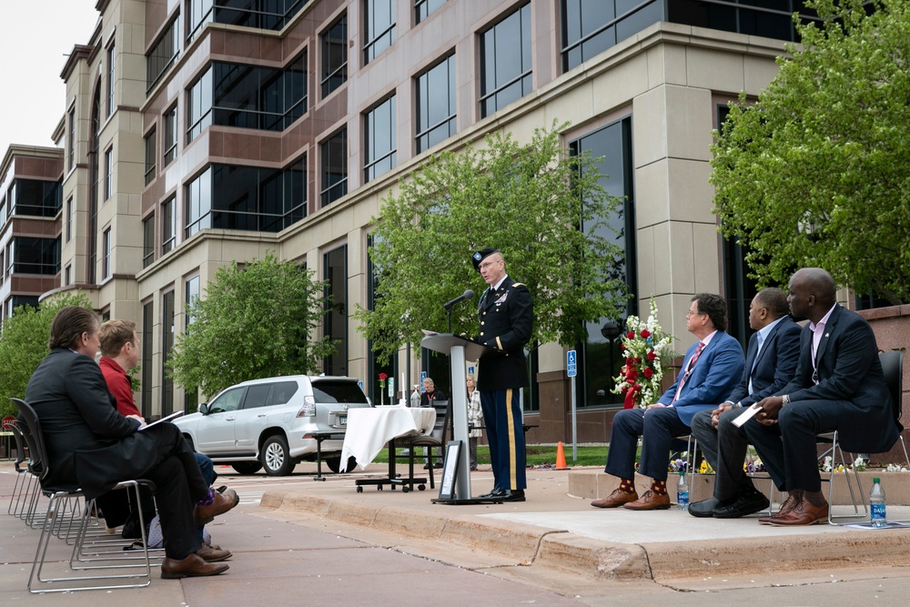 Minnesota Soldiers thank employer during Memorial Day weekend