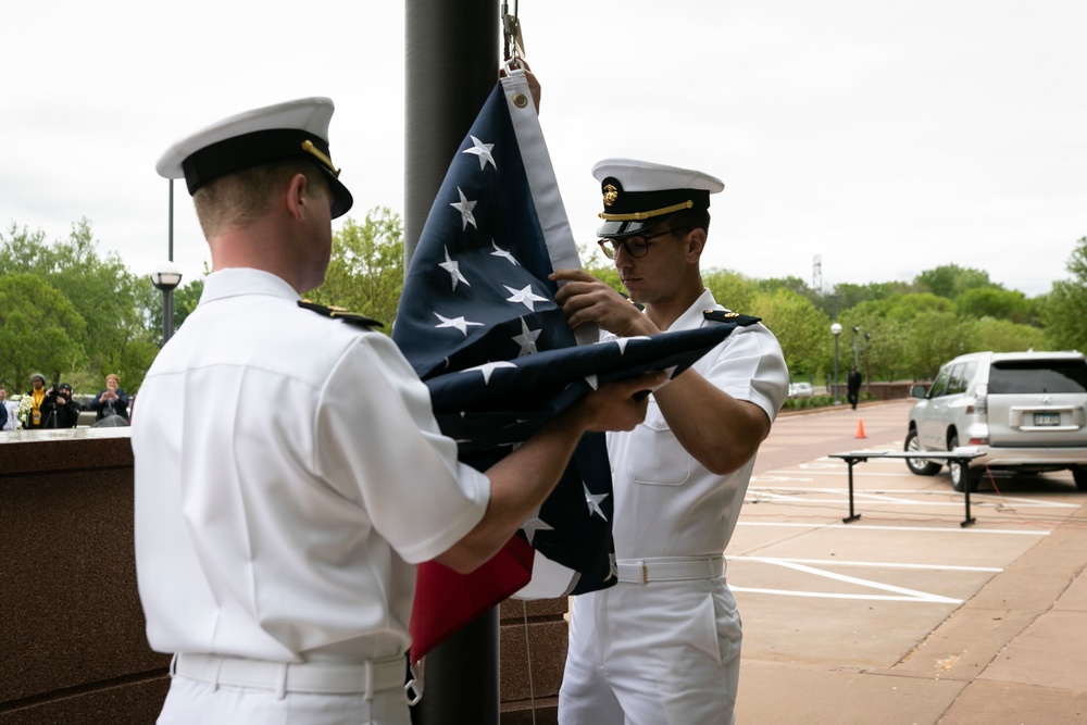 Minnesota Soldiers thank employer during Memorial Day weekend