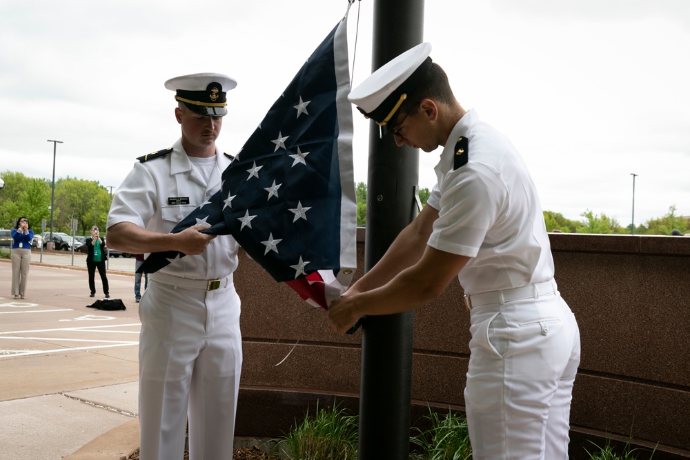 Minnesota Soldiers thank employer during Memorial Day weekend