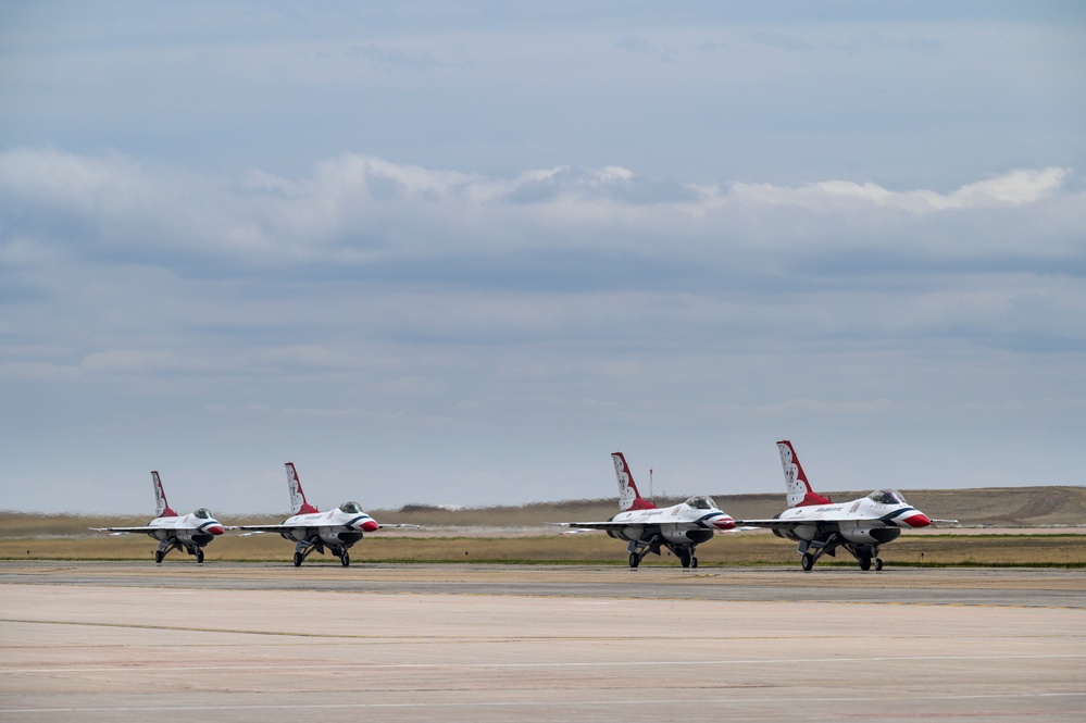 Thunderbirds Arrive at Peterson SFB
