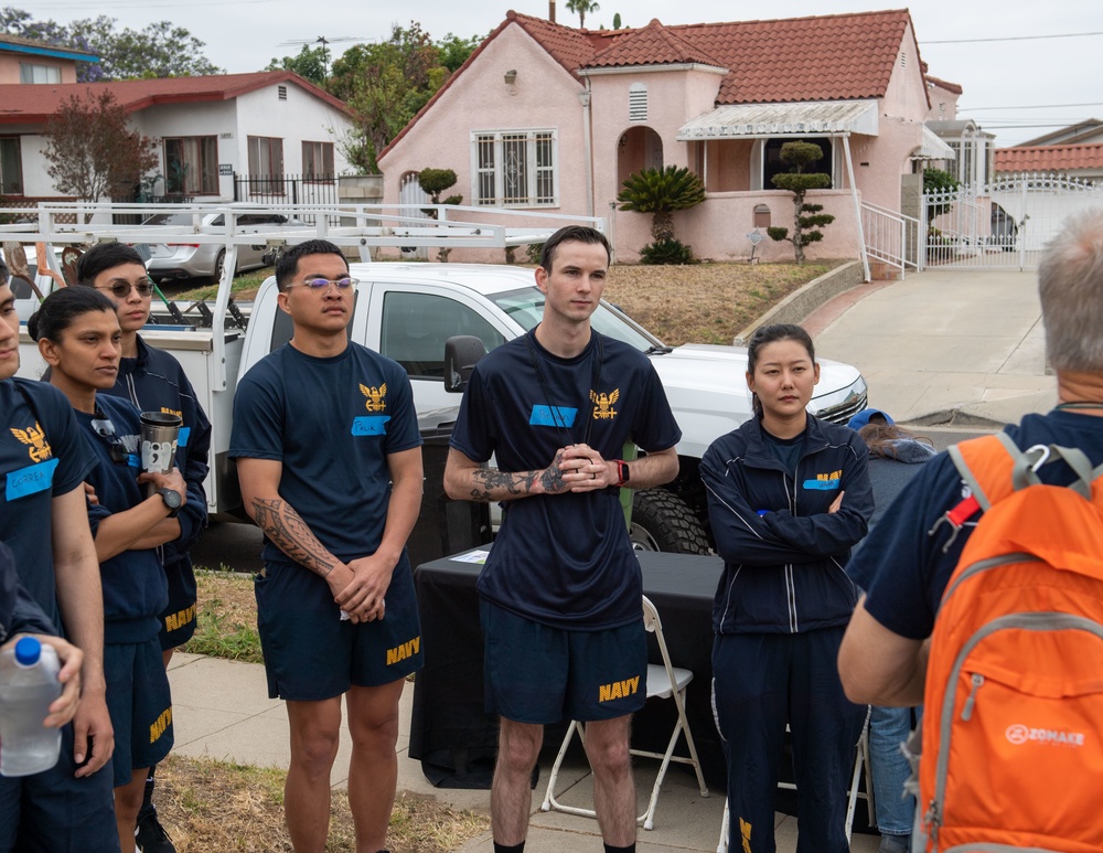 USS Essex (LHD 2) Sailors and 15th MEU Marines volunteer with Habitat for Humanity