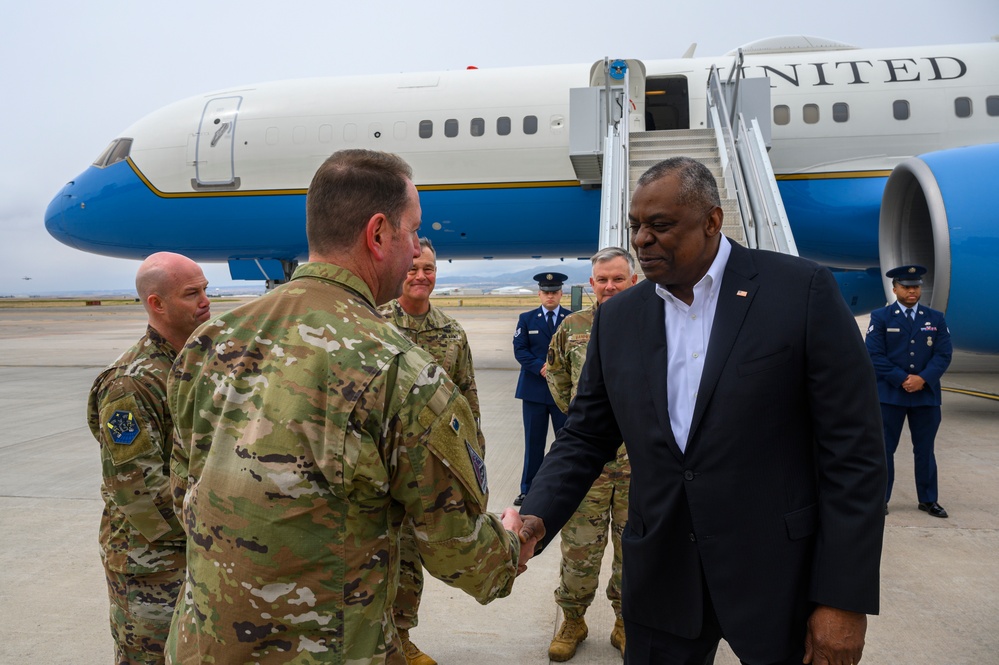 SECDEF Arrives at Peterson SFB