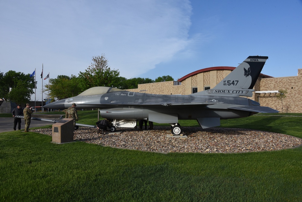 185th FW F-16 static