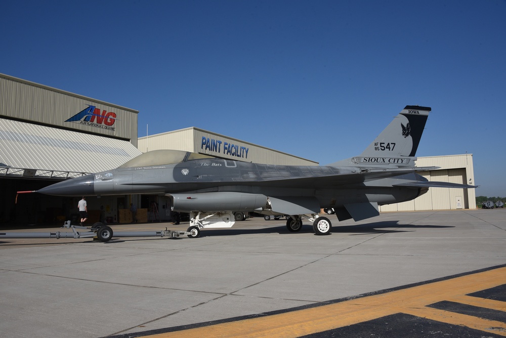 Iowa ANG F-16 at the paint booth