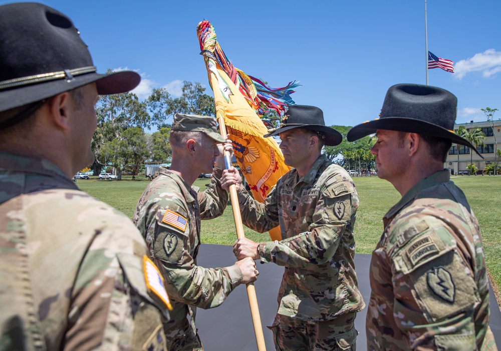 LTC Suthoff receives the colors