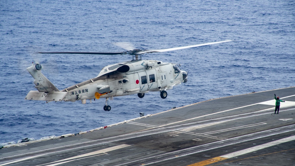 USS Ronald Reagan (CVN 76), JS Teruzuki (DD-116) Conducts Joint Helicopter Operations