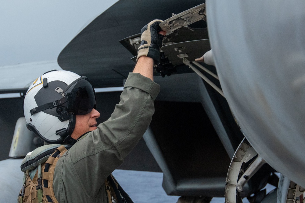 USS Ronald Reagan (CVN 76) Conducts Flight Operations