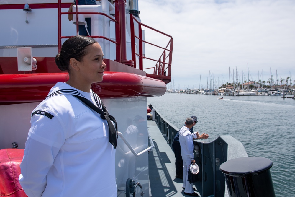 Sailors and Marines tour LAFD Fire Boat 2