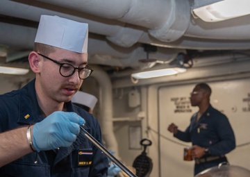 USS Ronald Reagan (CVN-76) Sailors serve Sunday brunch
