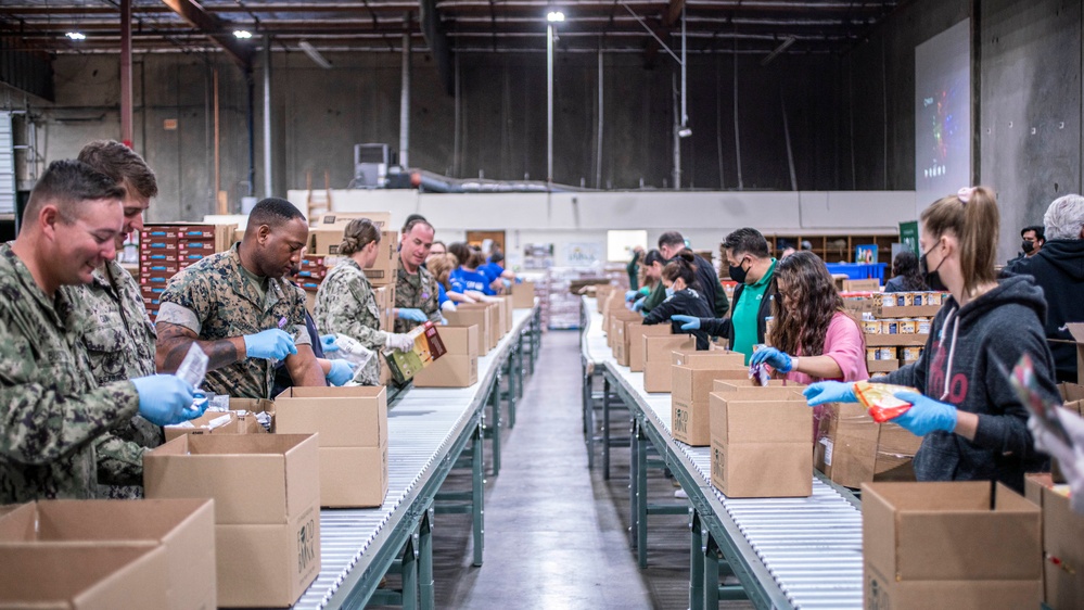 LA Fleet Week: 15th MEU, ACB-1 Volunteer at LA Food Bank