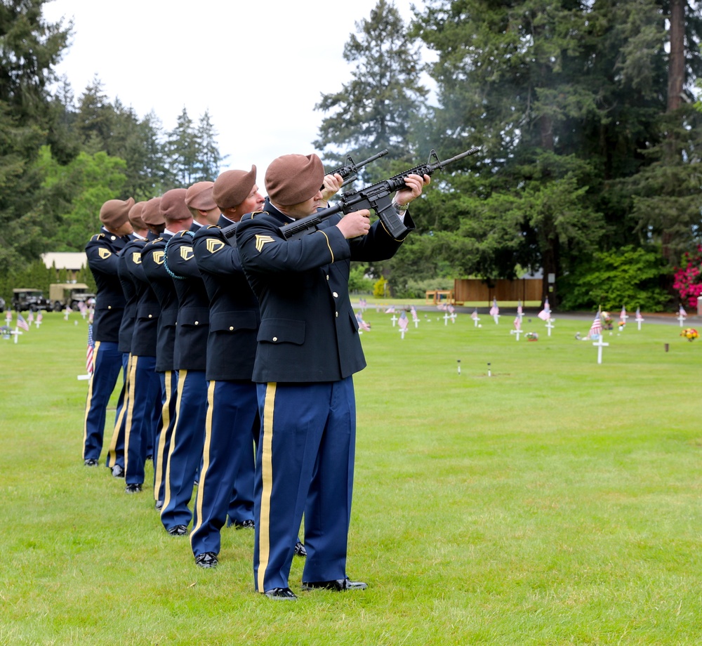 5th SFAB Firing Party Fires Three-Round Volley at Memorial Day Ceremony