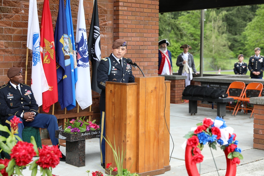 Brigade Commander Speaks at Memorial Day Ceremony