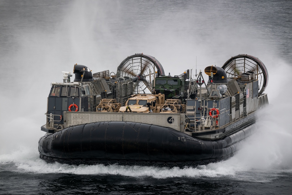 Kearsarge Conducts Operations in the Atlantic Ocean