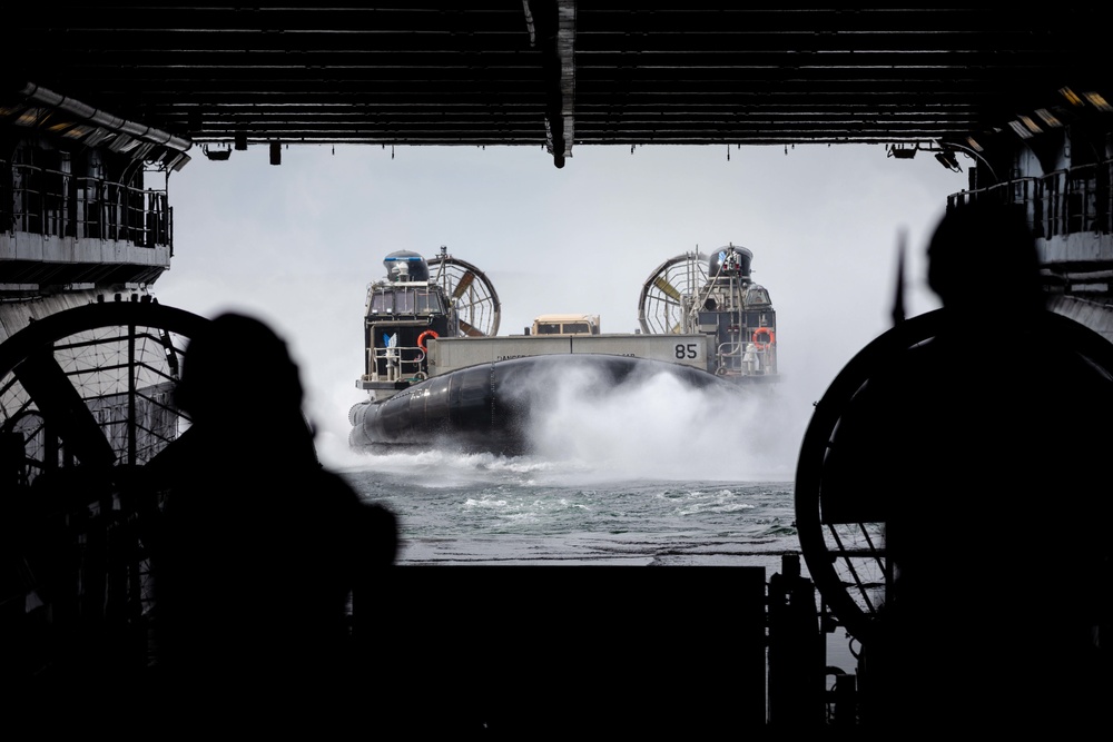 Kearsarge Conducts Operations in the Atlantic Ocean