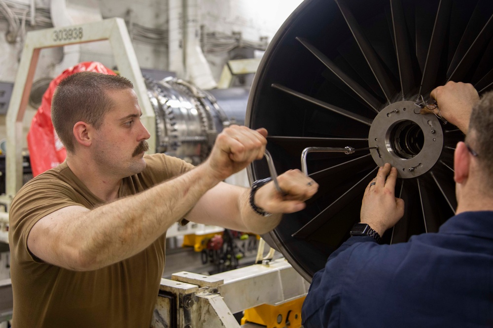 Abraham Lincoln sailors conduct aviation maintenance