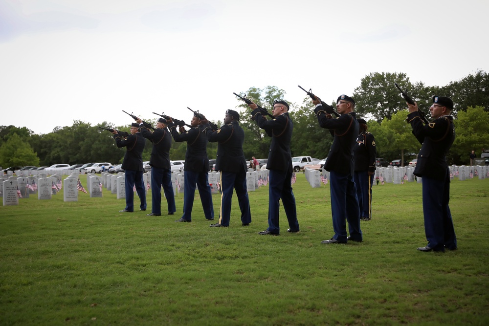 3rd Infantry Division honors the fallen in Glennville veteran cemetery on Memorial Day