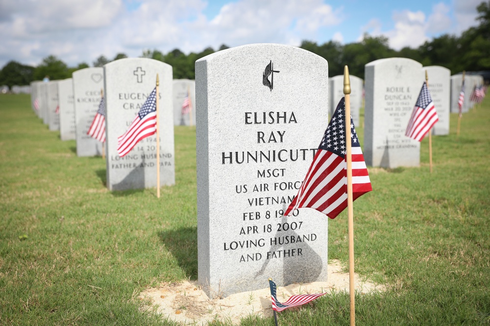 3rd Infantry Division honors the fallen in Glennville veteran cemetery on Memorial Day